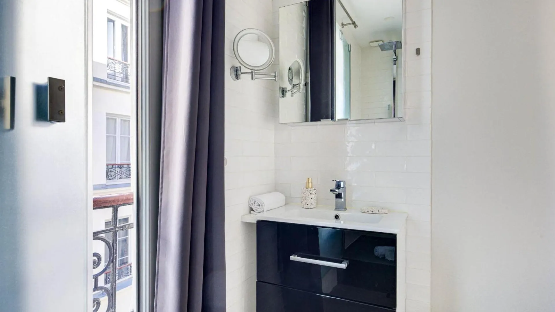 Lejlighed Bnbnova - Eiffel Tower & Invalides - 1Br Paris Frankrig