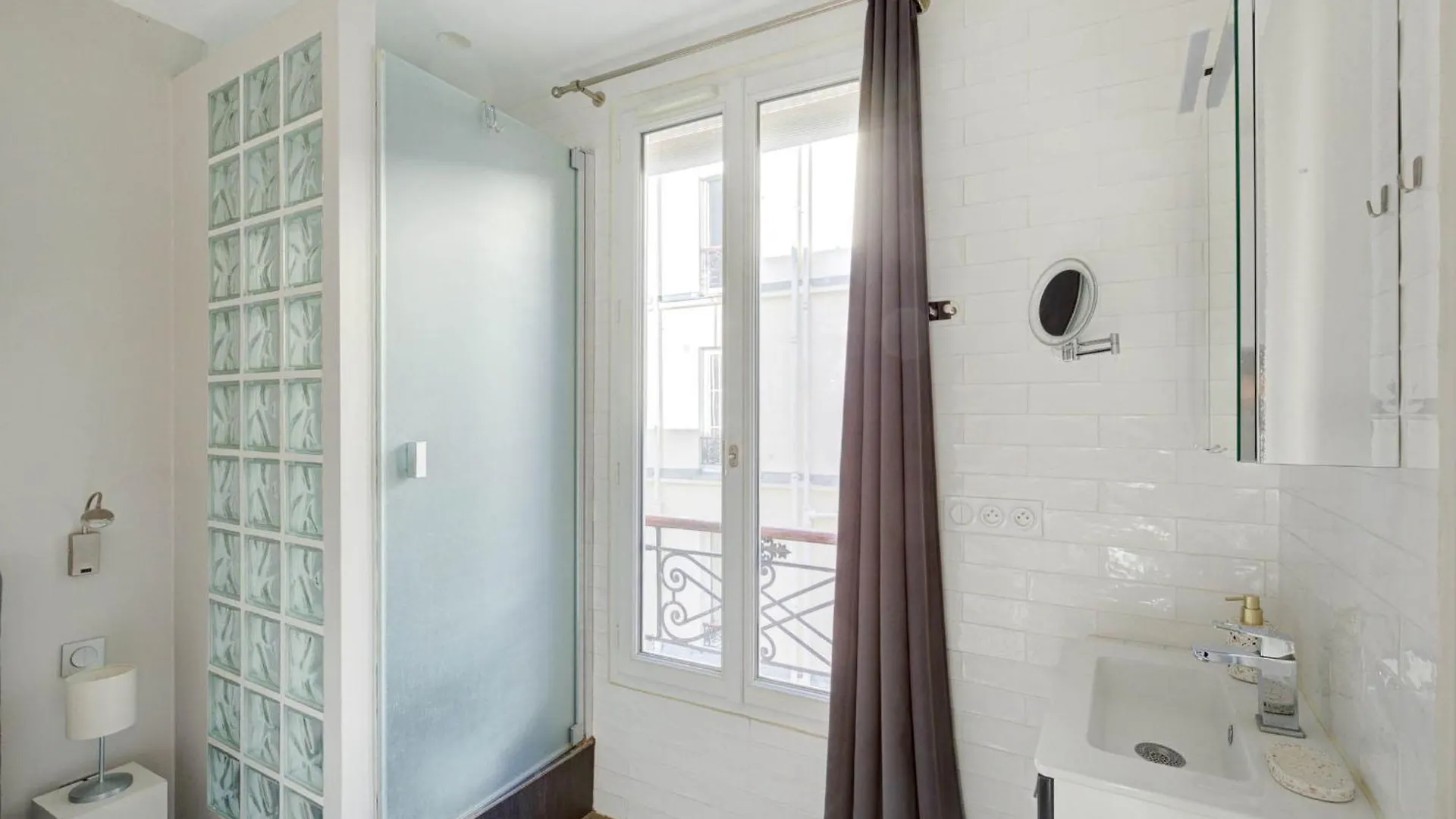 Apartment Bnbnova - Eiffel Tower & Invalides - 1Br Paris